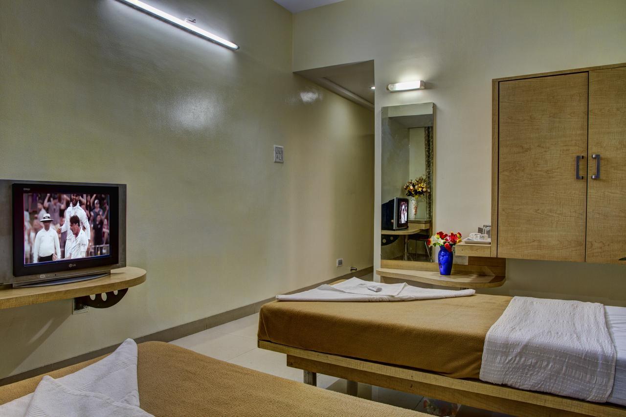 Hotel New Holiday Plaza Nāsik Eksteriør bilde